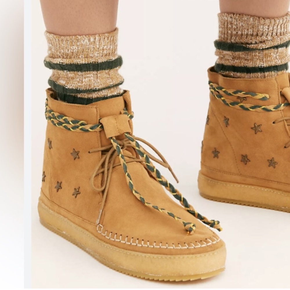 Tan Star-Embellished Moccasin Boots